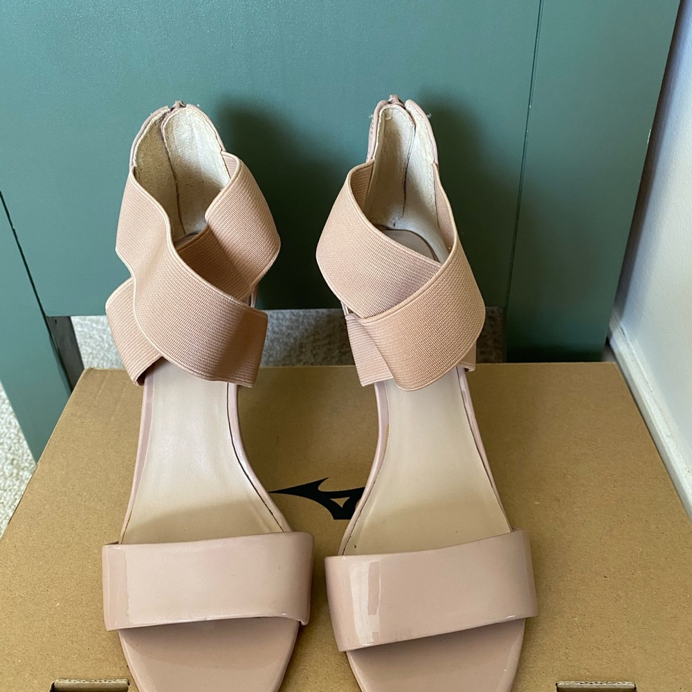 Saks Fifth Avenue Cream Sandals with Modern Design